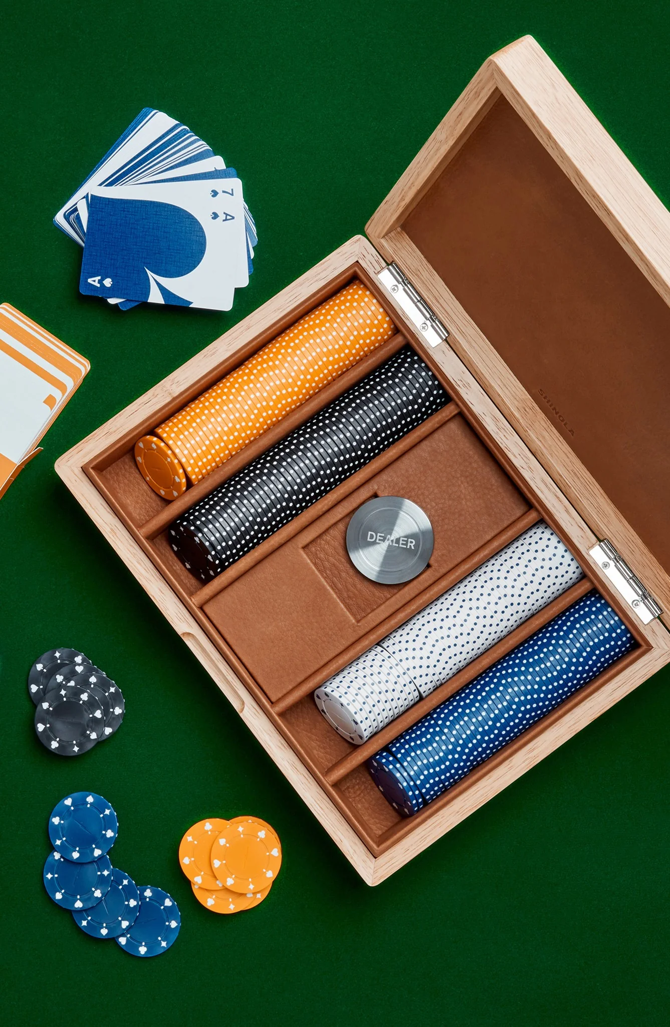 Lacquered Wood Poker Set - Cream / Blue - Image 10