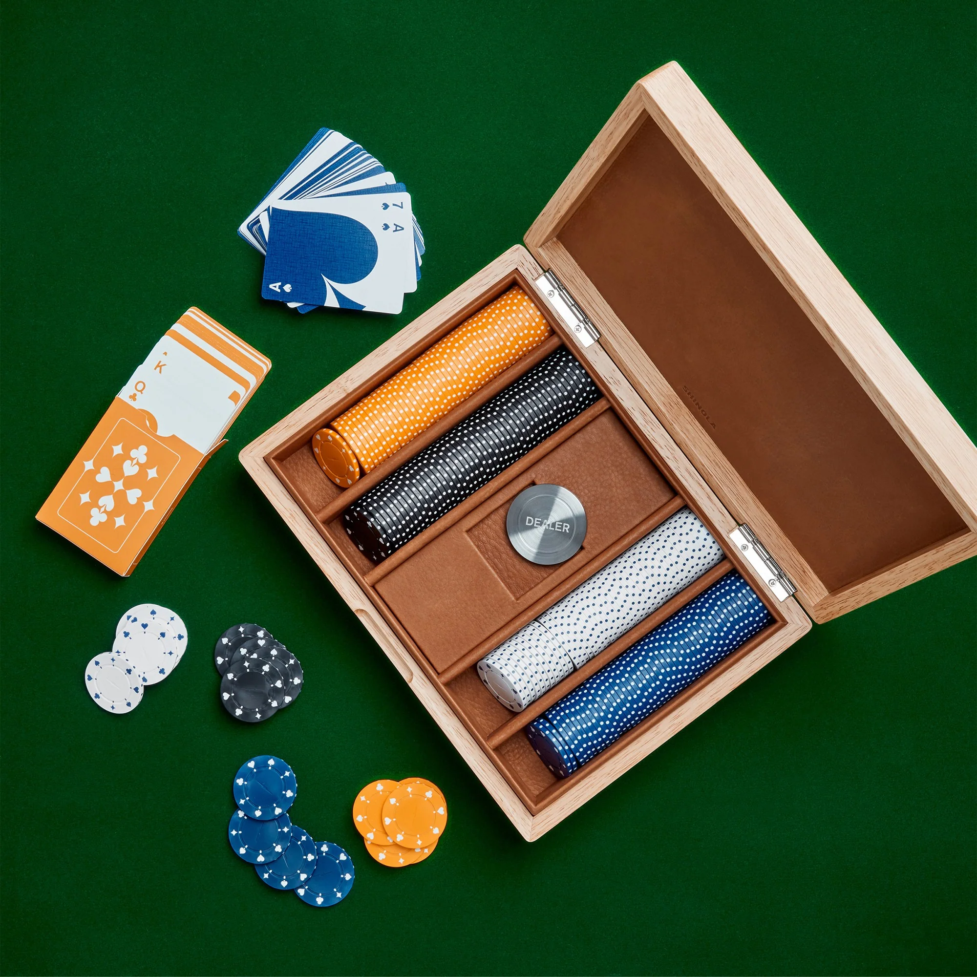 Lacquered Wood Poker Set - Cream / Blue - Image 8